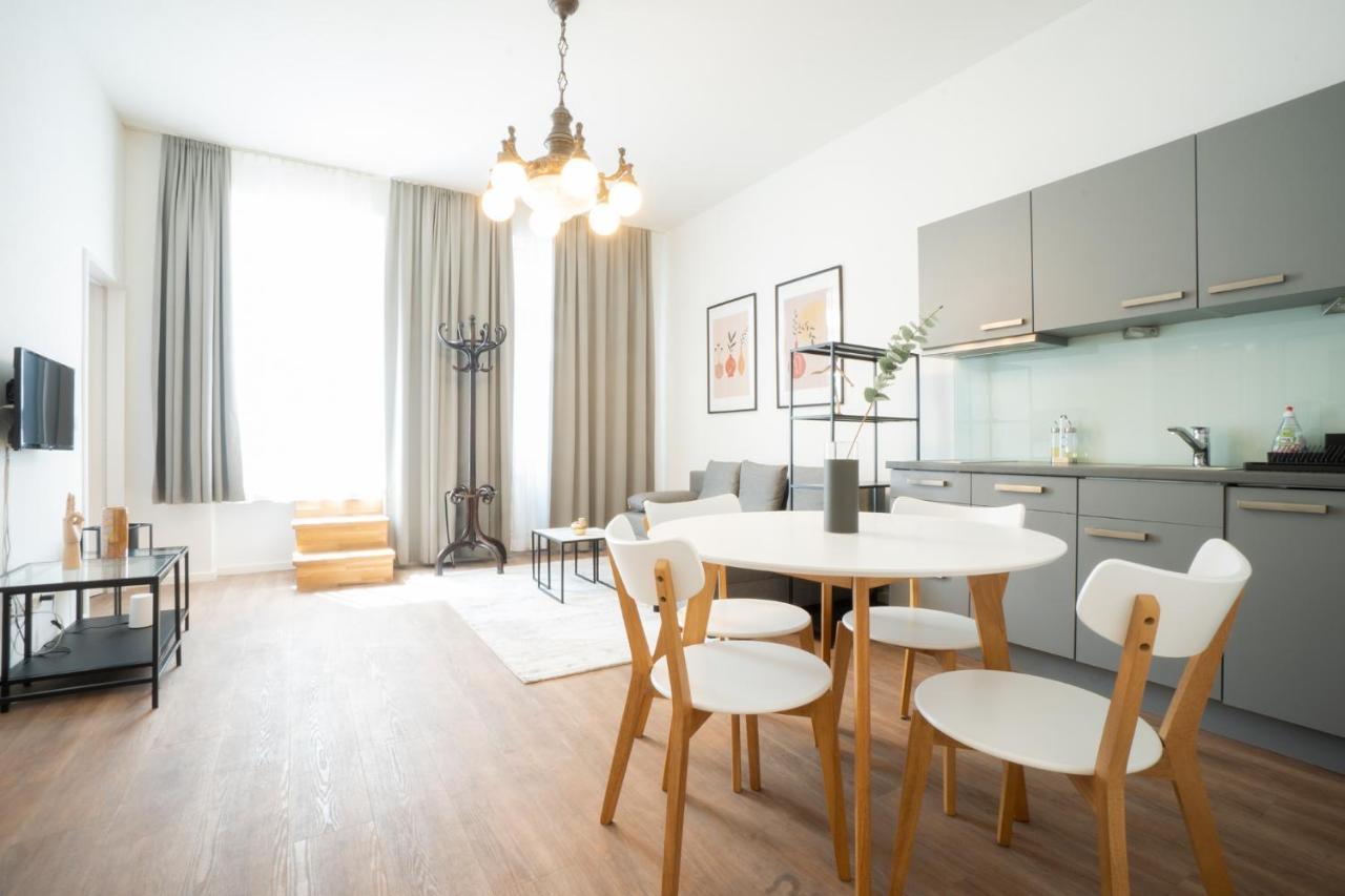 Spacious Apartment With Huge Shared Terrace And Grill Located Between City Centre And Donau River Vienna Exterior photo